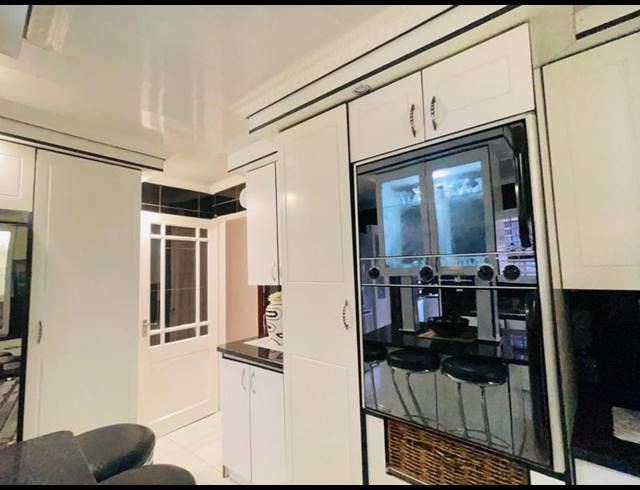 7 BEDROOM HOUSE FOR SALE IN NEW STATE AREA